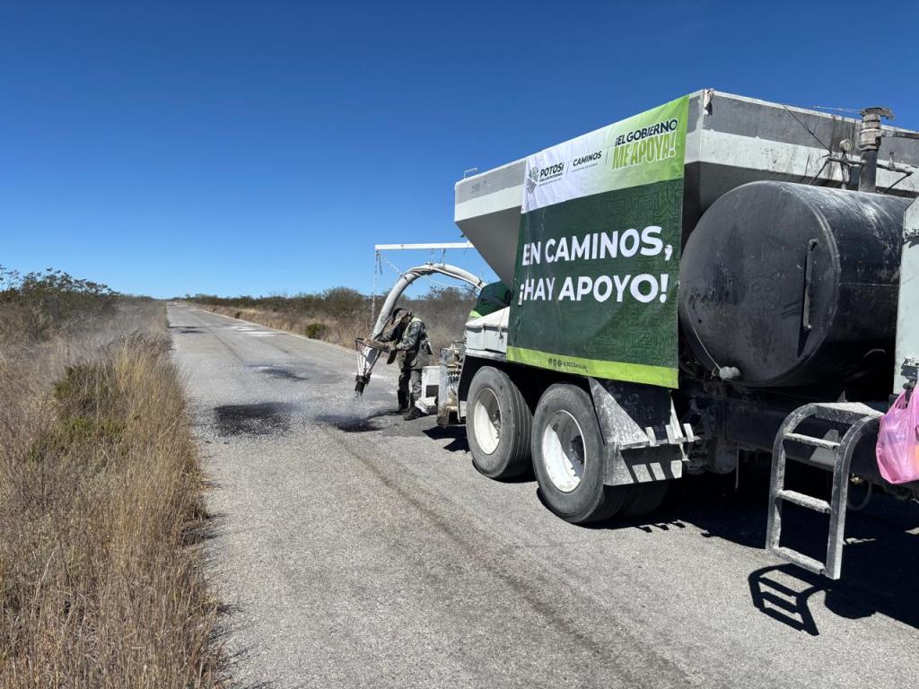 IMPLEMENTA EJECUTIVO ESTATAL PROGRAMA BACHEO VERDE EN CAMINOS DE SLP