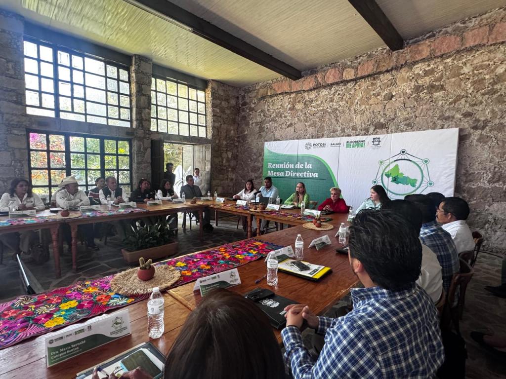 EL ESTADO PRESENTA PLAN DE TRABAJO DE LA RED POTOSINA DE MUNICIPIOS POR LA SALUD