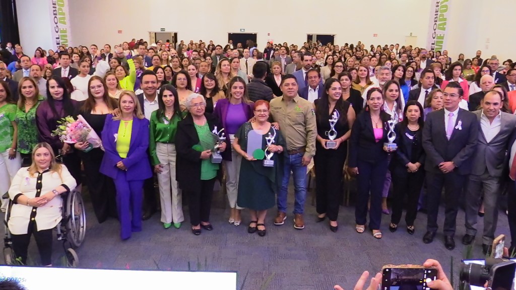 RICARDO GALLARDO REAFIRMA COMPROMISO DE APOYO A LAS MUJERES POTOSINAS