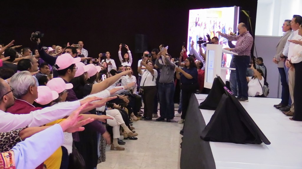 ALCALDE ENRIQUE GALINDO LE RINDE PROTESTA A JUNTAS DE PARTICIPACIÓN&nbsp;CIUDADANA