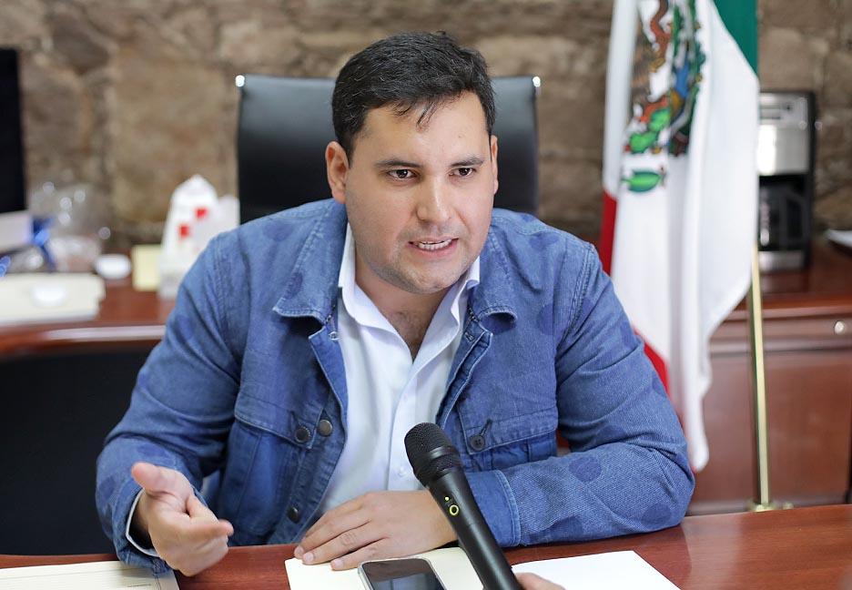 PROPONE DIP. LUIS EMILIO ROSAS LA INSTALACIÓN DE PUNTOS DE HIDRATACIÓN GRATUITOS EN DIFERENTES PUNTOS DE SAN LUIS POTOSÍ, A FIN DE GARANTIZAR A LAS Y LOS TRANSEÚNTES EL ACCESO AL AGUA POTABLE, PARA QUE SE MANTENGAN&nbsp;HIDRATADOS