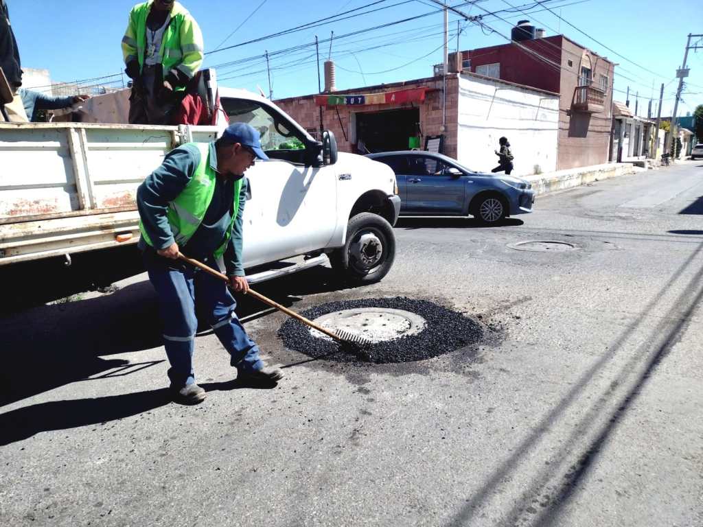GOBIERNO MUNICIPAL DE SOLEDAD LLEVA PROGRAMA DE BACHEO A MÁS CALLES Y AVENIDAS