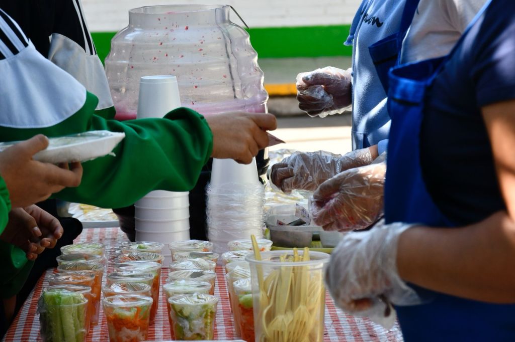 ADIÓS A LA COMIDA CHATARRA EN LAS ESCUELAS- SAN LUIS POTOSÍ APUESTA POR ALIMENTOS SALUDABLES EN LAS ESCUELAS