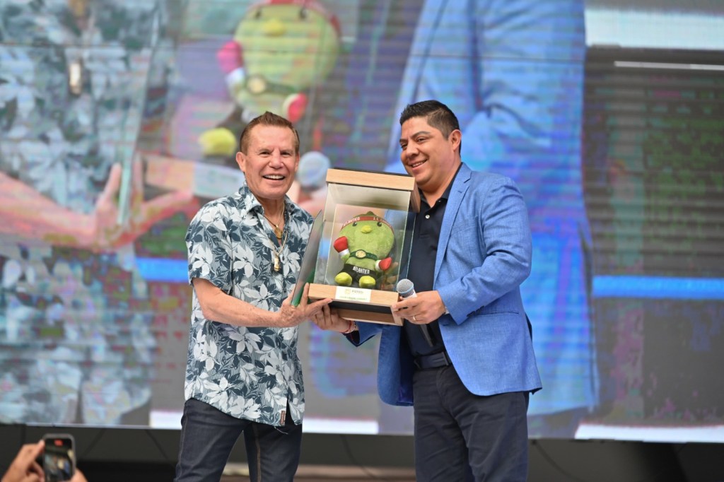 UN ÉXITO CONFERENCIA DE CHÁVEZ “EL SUEÑO DE UN CAMPEÓN” EN EL TANGAMANGA