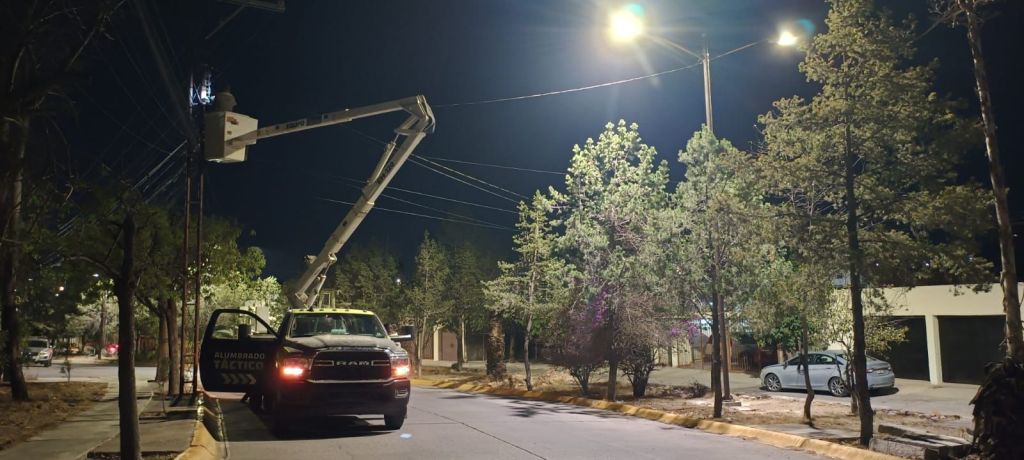 Gobierno Municipal atiende reportes y mejora la iluminación en diversos puntos de la&nbsp;Capital
