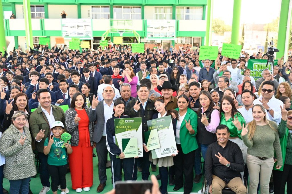 RICARDO GALLARDO ENTREGA MÁS APOYOS A ESTUDIANTES DEL ALTIPLANO
