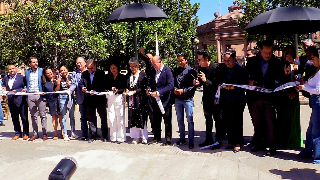 ALCALDE GALINDO Y PRESIDENTA DEL DIF MUNICIPAL INAGURAN GUÍA PODOTACTIL PARA PERSONAS CON&nbsp;DISCAPACIDAD.