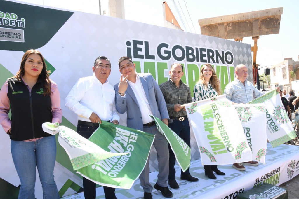 COLONIA RIVAS GUILLÉN NORTE DEJA ATRÁS EL REZAGO Y SE URBANIZA CON APOYO ESTATAL Y MUNICIPAL, RECONOCEN&nbsp;BENEFICIARIOS