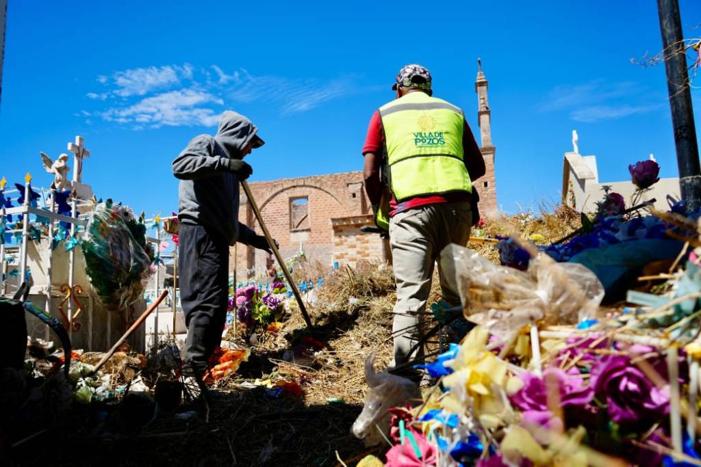 VILLA DE POZOS INICIA TRABAJOS DE LIMPIEZA EN PANTEON MUNICIPAL PARA EL 10 DE&nbsp;MAYO