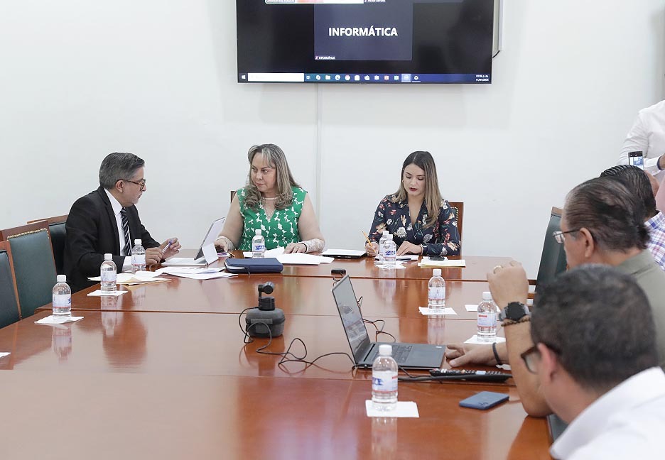 ANALIZA COMISIÓN DE TRABAJO Y PREVISIÓN SOCIAL INICIATIVAS DE LA DIP. SARA ROCHA MEDINA Y SOLICITA OPINIONES A DIVERSAS INSTANCIAS PARA ENRIQUECER LAS&nbsp;PROPUESTAS