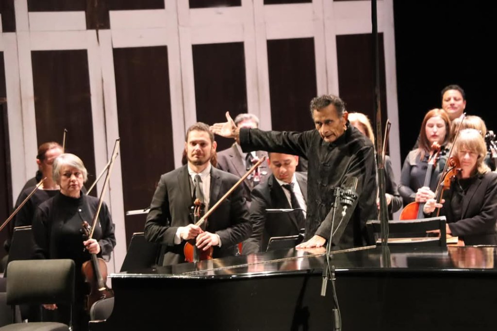 HOMENAJE AL MAESTRO MIRAMONTES EN EL TEATRO DE LA PAZ