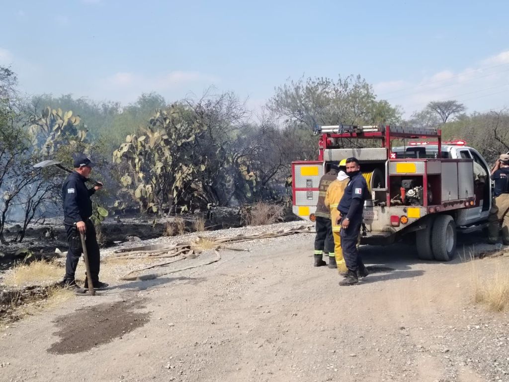 Protección Civil Municipal y cuerpo de Bomberos controlan incendio en&nbsp;Capulines