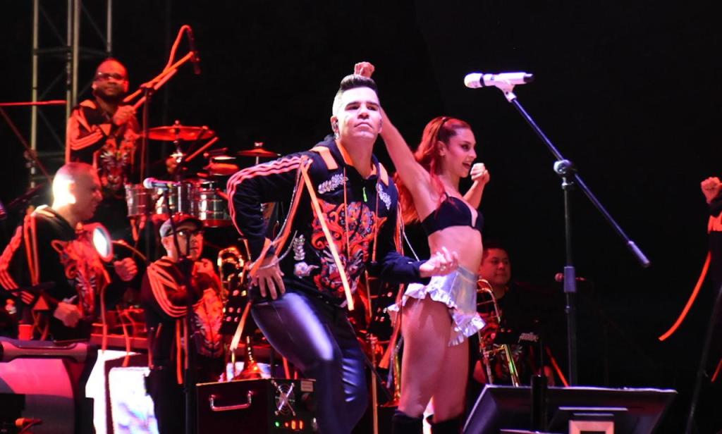 GRUPO CAÑAVERAL PRENDE FENAE EN LA PLAZA DE SOLEDAD CON SU RITMO Y SU&nbsp;CUMBIA.