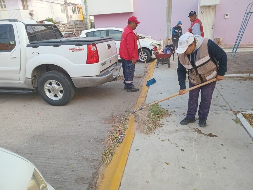 Limpieza y mantenimiento en el Mercado República, compromiso del Gobierno de la Capital con los&nbsp;#MercadosAl100