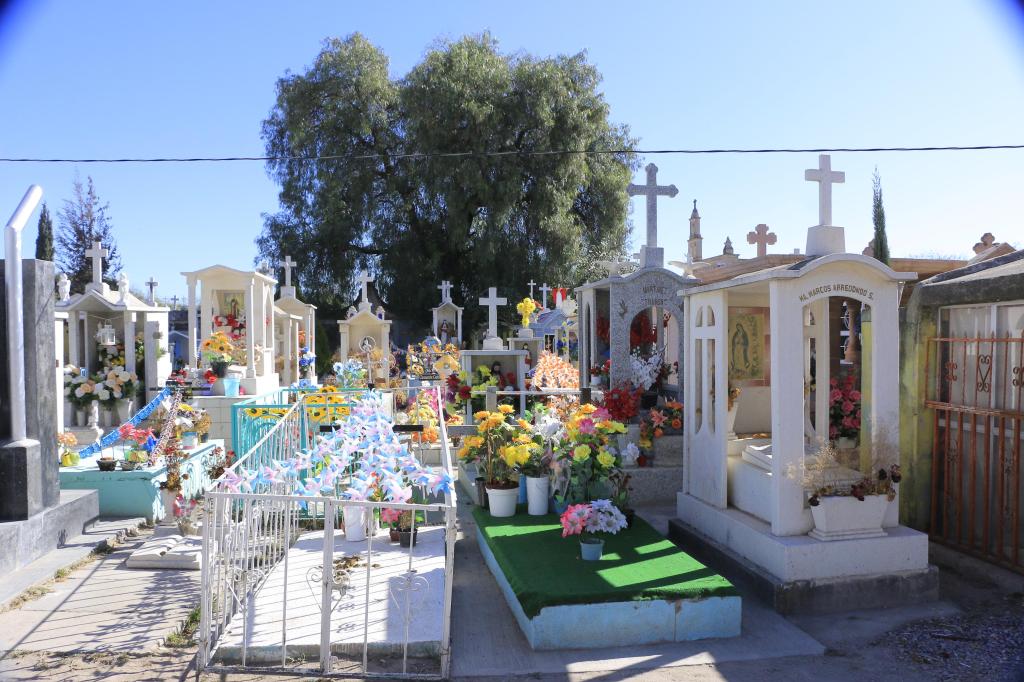 VILLA DE POZOS REFUERZA LABORES DE LIMPIEZA EN&nbsp;PANTEONES