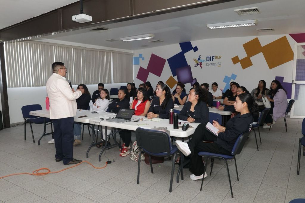 Capacita DIF Municipal a su personal en temas de salud mental para brindar una atención de&nbsp;calidad