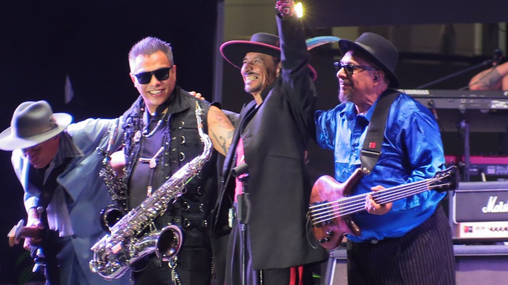 VIBRANTE Y ALUCINANTE LA NOCHE QUE OFRECIÓ LA MALDITA VECINDAD A MILES EN LA FENAE&nbsp;2025