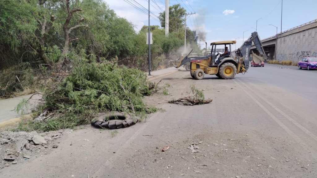 VILLA DE POZOS REFUERZA LIMPIEZA EN LATERALES DE CARRETERA&nbsp;57