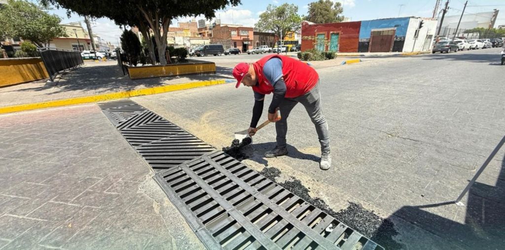 Gobierno de la Capital mejora seguridad vial con reparación de rejilla en el Centro&nbsp;Histórico