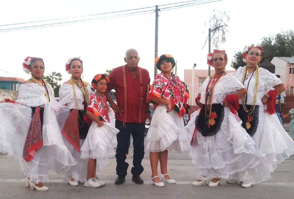 USUARIOS DE CENTROS COMUNITARIOS EN SOLEDAD CONVIVEN Y APRENDEN DANZA&nbsp;FOLCLÓRICA