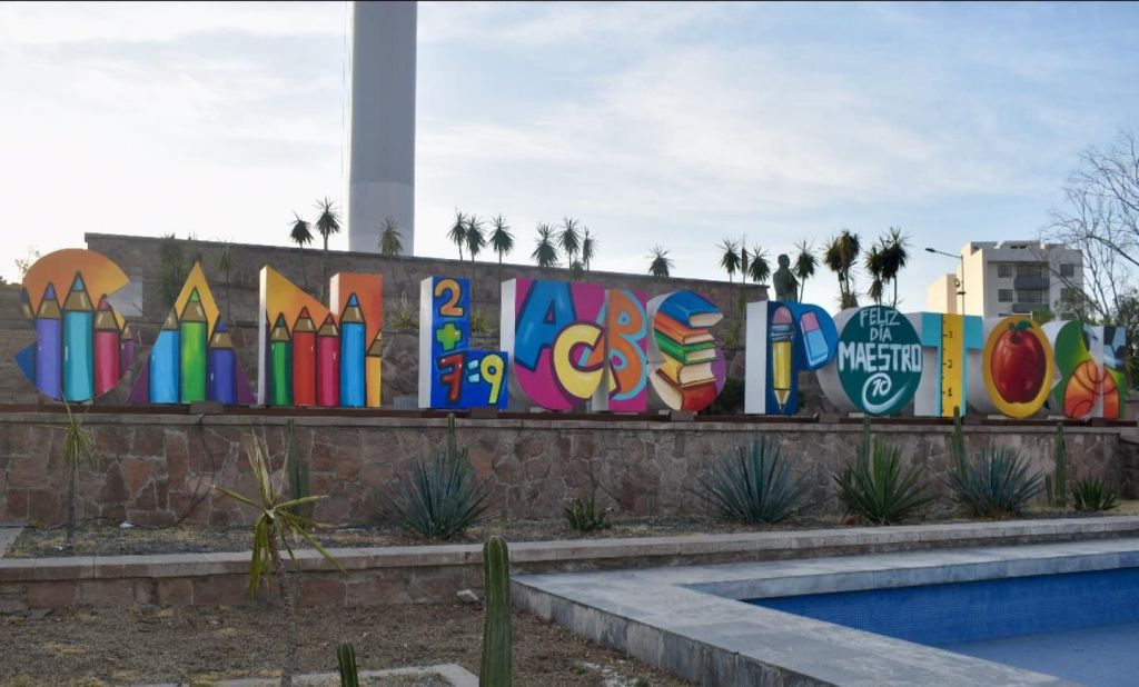Gobierno de la Capital rinde homenaje a las y los maestros en las letras&nbsp;monumentales