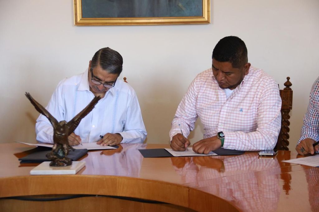 ISMAEL HERNÁNDEZ FIRMA ACUERDO PARA ESTUDIO DE MOVILIDAD SUSTENTABLE