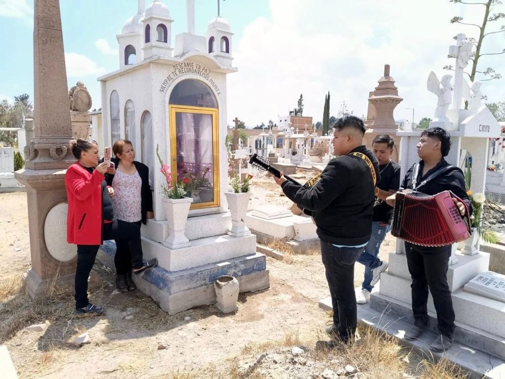 Superan récord de asistencia panteones municipales por el Día de la&nbsp;Madre