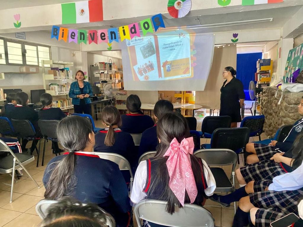 Conferencia «Resignificando la Maternidad, Mitos y Retos» en la Biblioteca Pública Municipal Juan José&nbsp;Arreola