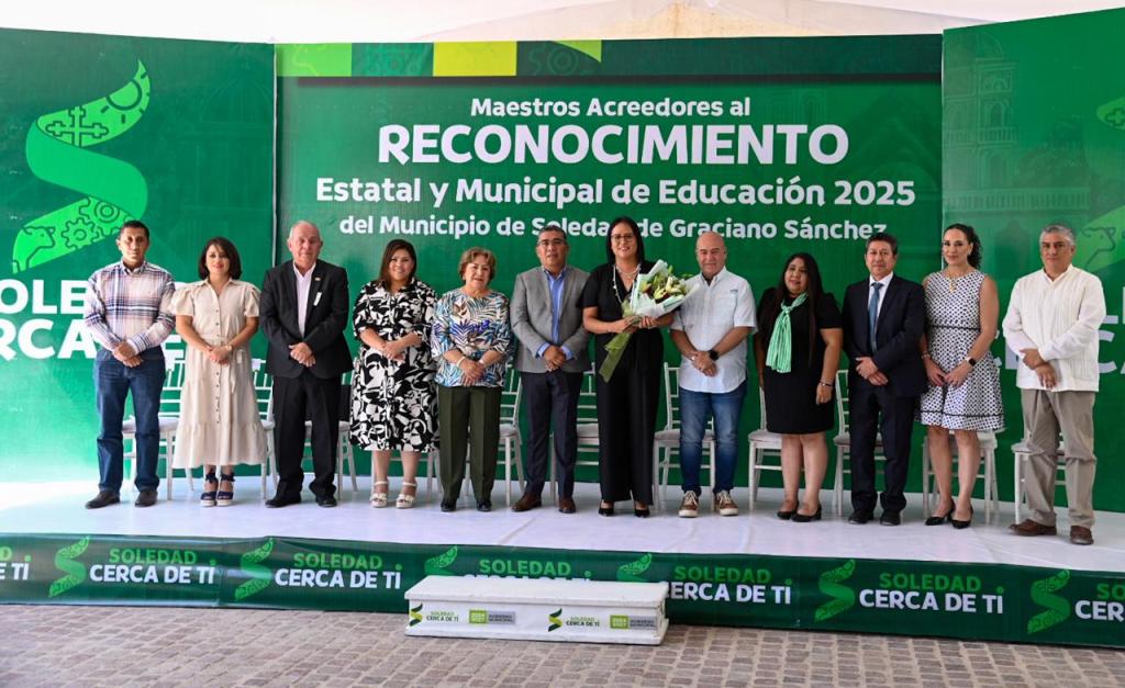 ALCALDE JUAN MANUEL NAVARRO RECONOCE LABOR DOCENTE Y REAFIRMA MÁS APOYO AL SECTOR&nbsp;EDUCATIVO