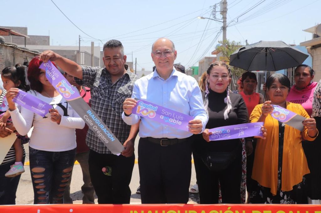 Nuevas vialidades entrega Alcalde Galindo en Los&nbsp;Magueyes