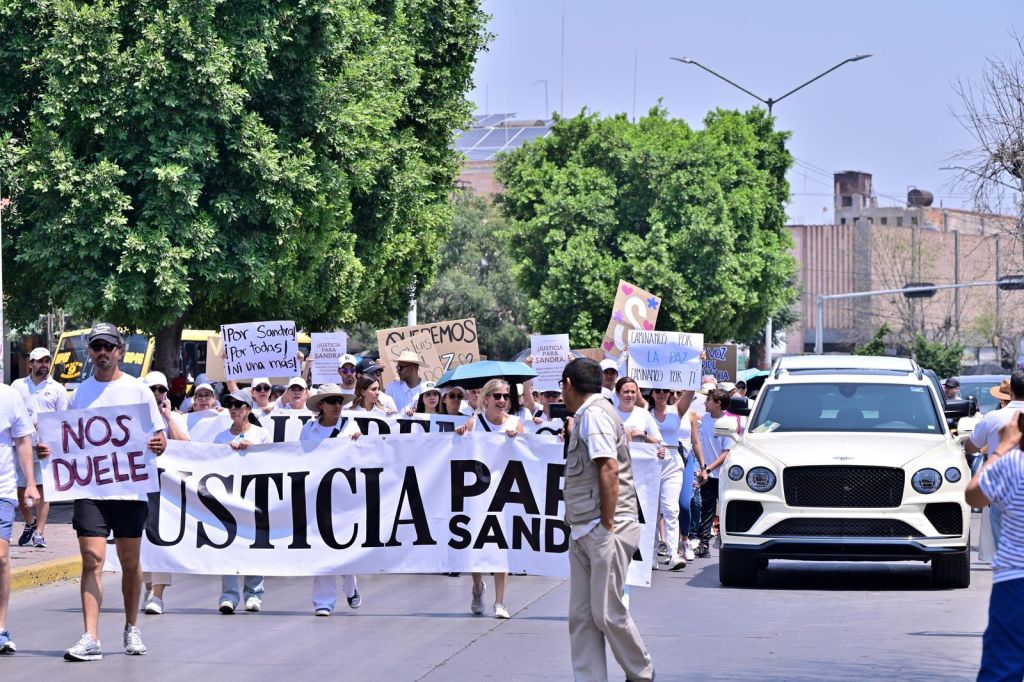 FISCAL GENERAL SE REÚNE CON FAMILIARES DE SANDRA&nbsp;REVILLA