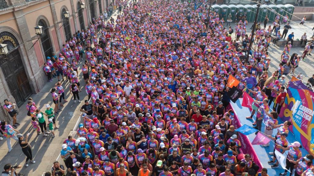 Más de 2 mil corredores hacen un éxito total la 4ta Carrera por la Familia del DIF&nbsp;Municipal