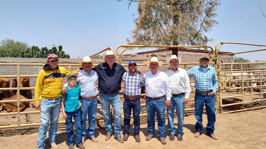 MAQUINARIA Y TUBERÍA CON APOYO SIN LÍMITES AL&nbsp;CAMPO