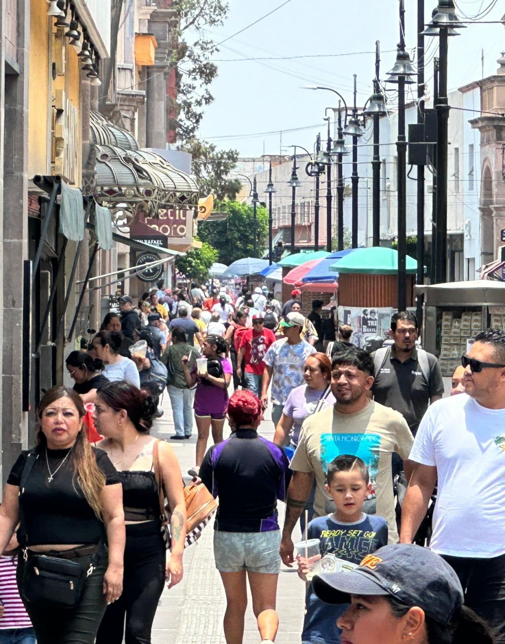 CON APOYO DE GOBIERNO, REPUNTA ACTIVIDAD&nbsp;COMERCIAL