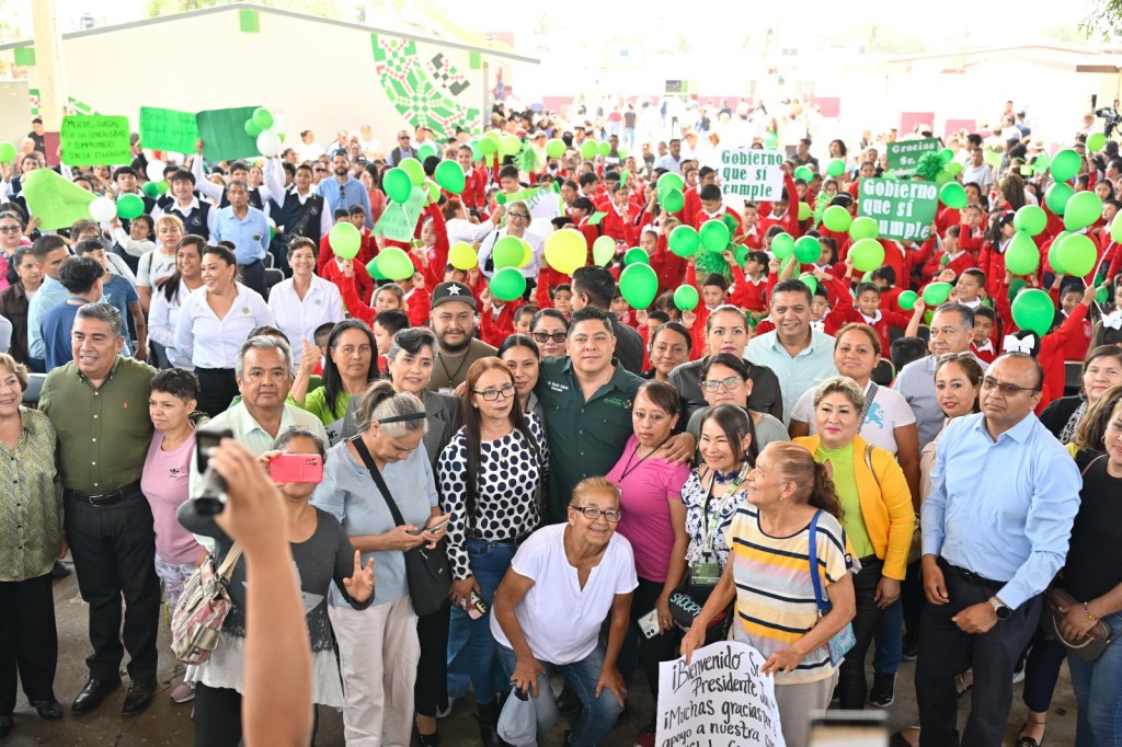 RICARDO GALLARDO RECONSTRUYE ESCUELA A NIÑEZ&nbsp;SOLEDENSE