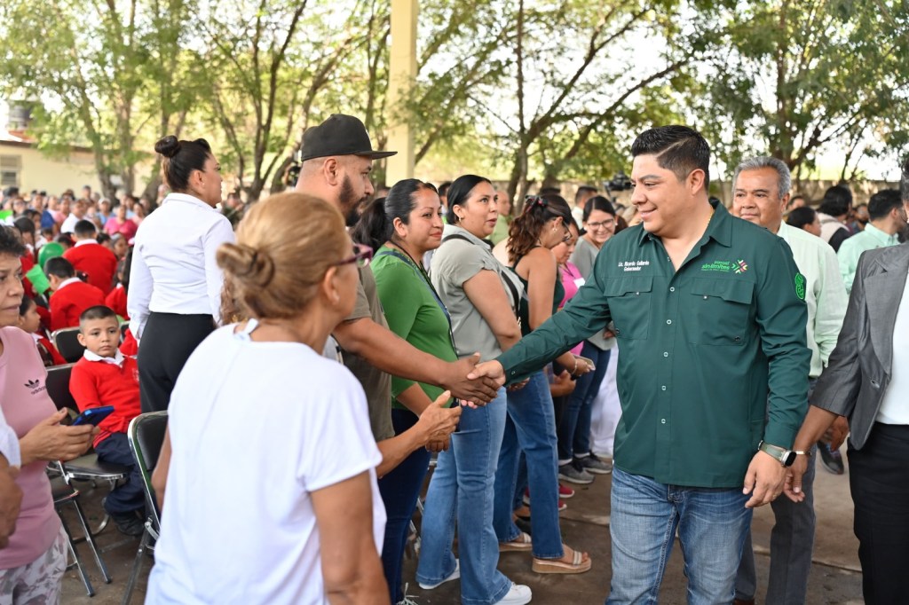 MADRES SOLEDENSES CELEBRAN RECONSTRUCCIÓN DE ESCUELA EN&nbsp;SOLEDAD