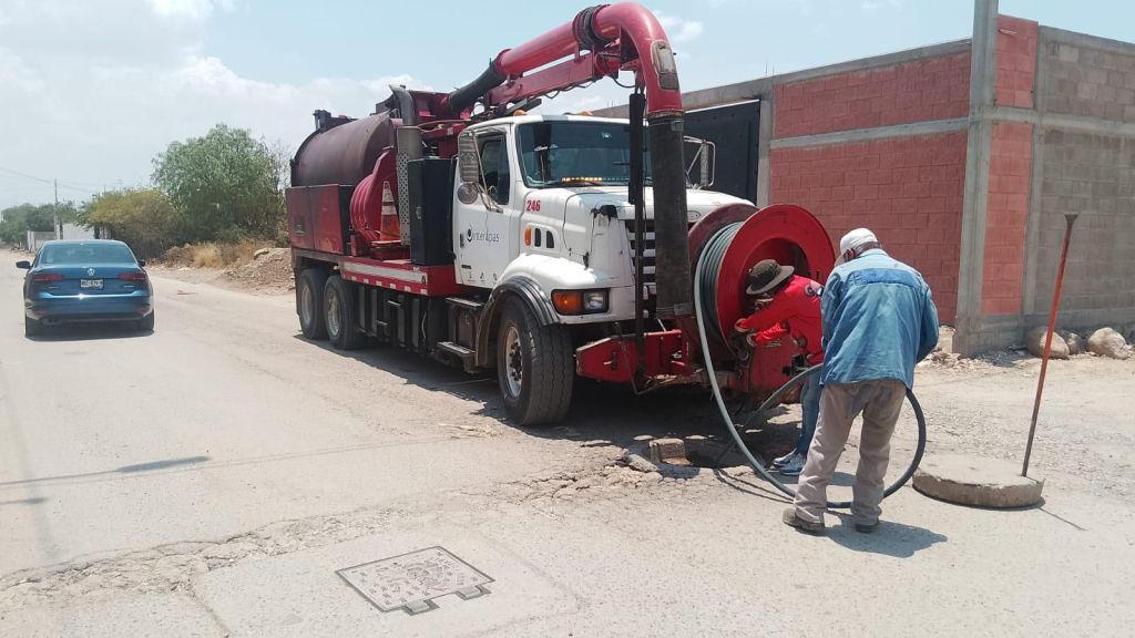 Gobierno de la Capital atiende red de drenaje en la Delegación La Pila, para prevenir&nbsp;inundaciones