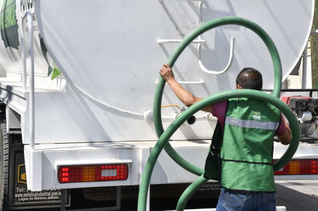 GOBIERNO ESTATAL REFUERZA ENTREGA DE AGUA POR FALLA EN EL&nbsp;REALITO