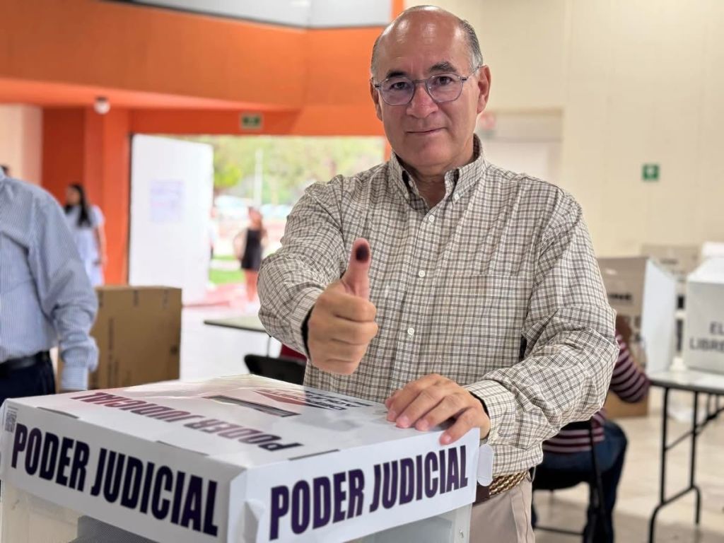 Jornada histórica y en paz, destaca Enrique Galindo tras emitir su&nbsp;voto