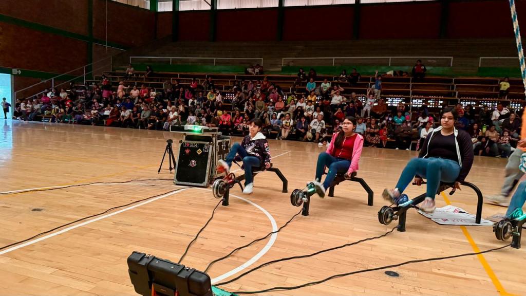 FAMILIAS DISFRUTAN FUNCIÓN DE CINE ECOLÓGICA EN EL TANGAMANGA&nbsp;II