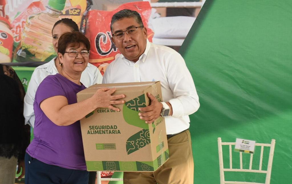 JUAN MANUEL NAVARRO ENTREGA “SEGURIDAD ALIMENTARIA” A MILES DE FAMILIAS&nbsp;SOLEDENSES