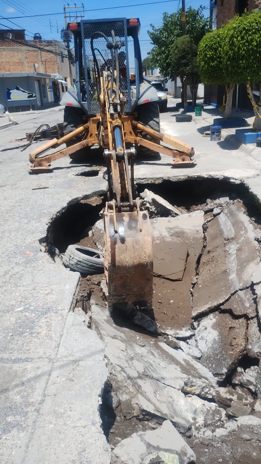 INTERAPAS continúa los trabajos de reparación en la colonia&nbsp;Colorines