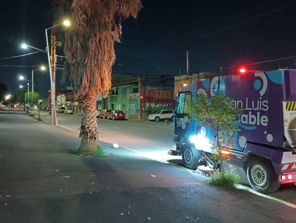 Gobierno de la Capital refuerza limpieza en Las Vías con operativo nocturno de barrido&nbsp;mecánico