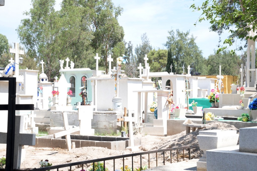 SALDO BLANCO EN PANTEONES MUNICIPALES DE SOLEDAD DURANTE DÍA DEL PADRE