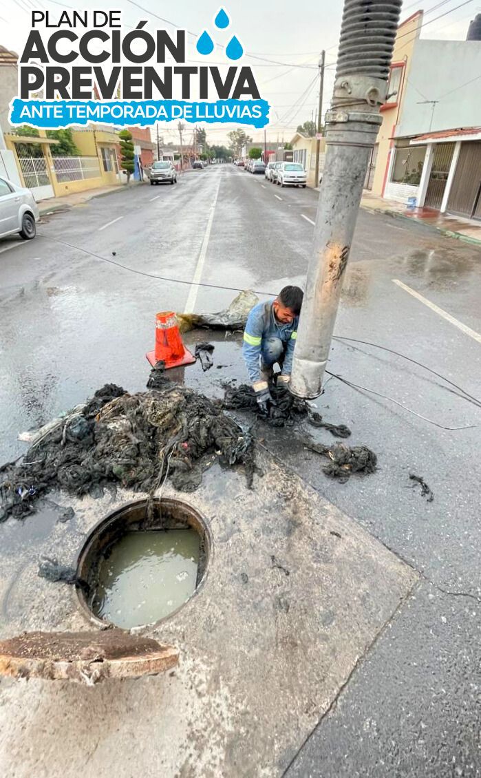 En la Industrial Aviación, Interapas extrae casi 400 kilos de basura de&nbsp;alcantarillas