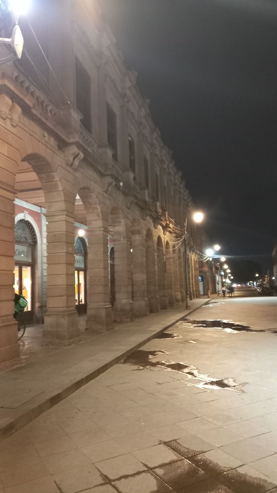 Atención inmediata de cuadrillas municipales para mantener totalmente iluminada Plaza&nbsp;Fundadore