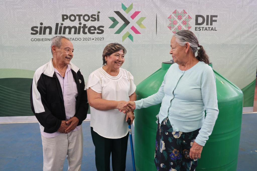 ENTREGA GOBIERNO ESTATAL TINACOS A FAMILIAS&nbsp;POTOSINAS