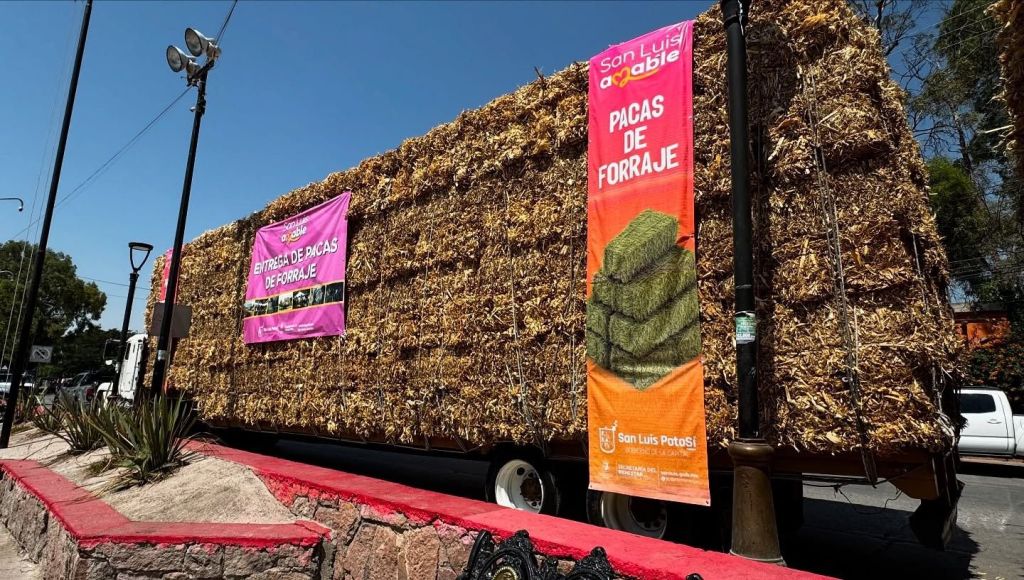 Concluye con éxito entrega de pacas de forraje a productores pecuarios de la zona&nbsp;rural