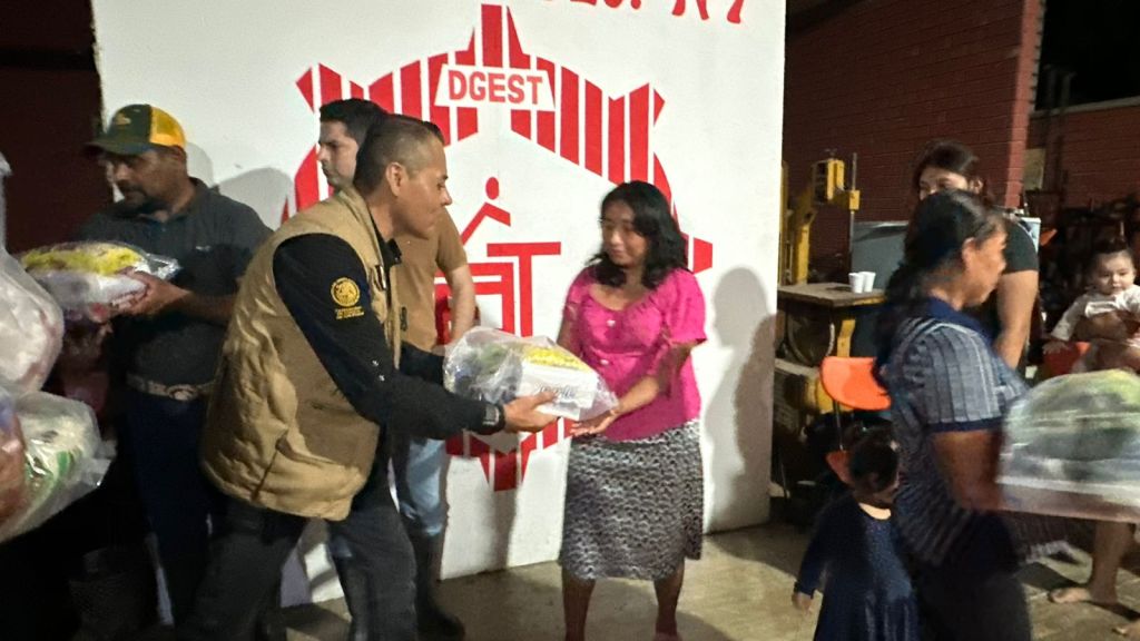 GOBIERNO ESTATAL ENTREGA APOYOS A FAMILIAS DE LA&nbsp;HUASTECA