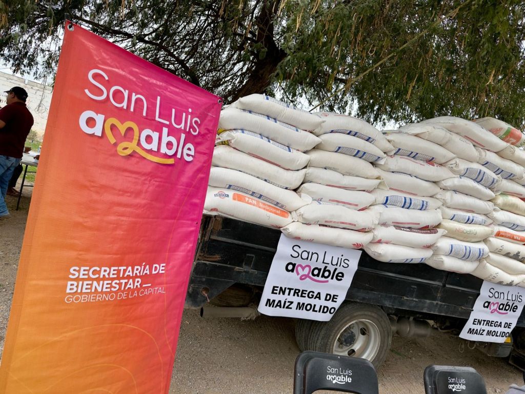 Entrega Gobierno Municipal 37 toneladas de maíz molido a productores&nbsp;pecuarios